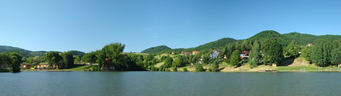 Panor�ma vodnej n�dr�e Tajch s poslednou vrstvou ladu